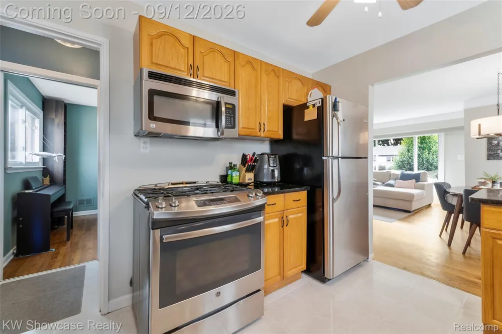 29896 Orangelawn Street Livonia City, MI 48150