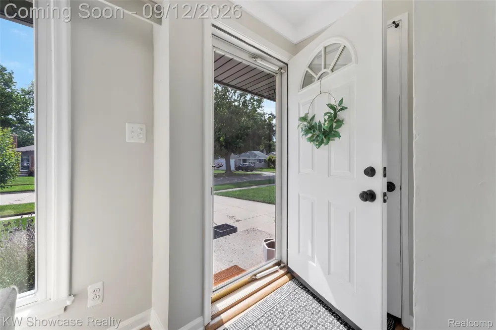 29896 Orangelawn Street Livonia City, MI 48150