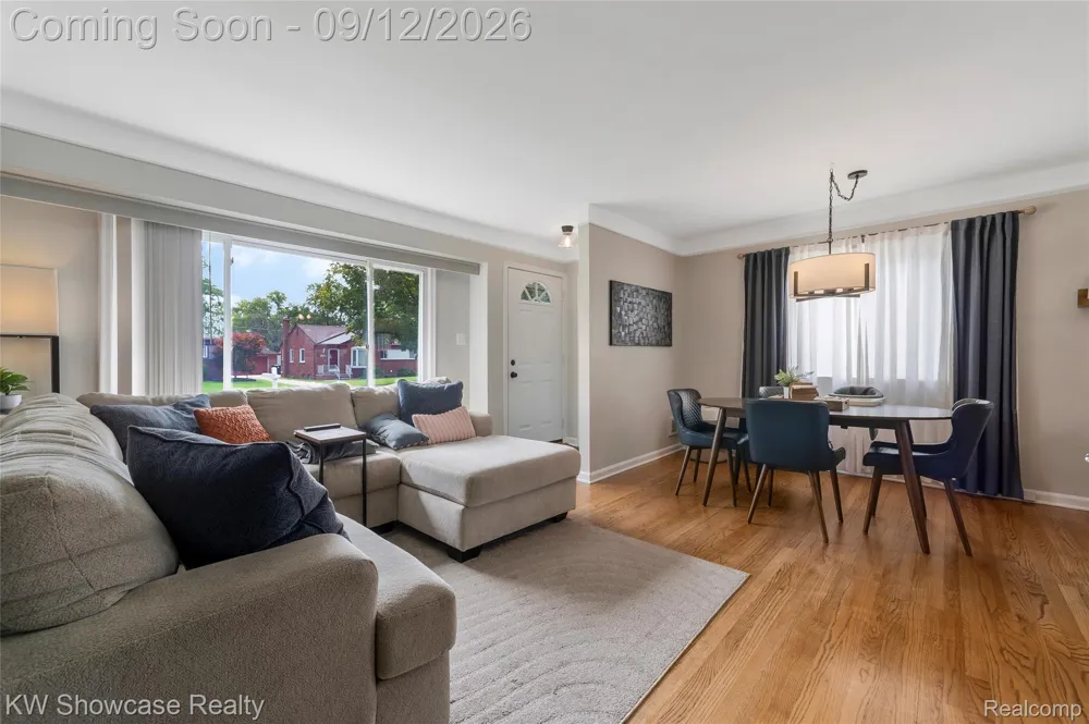 29896 Orangelawn Street Livonia City, MI 48150