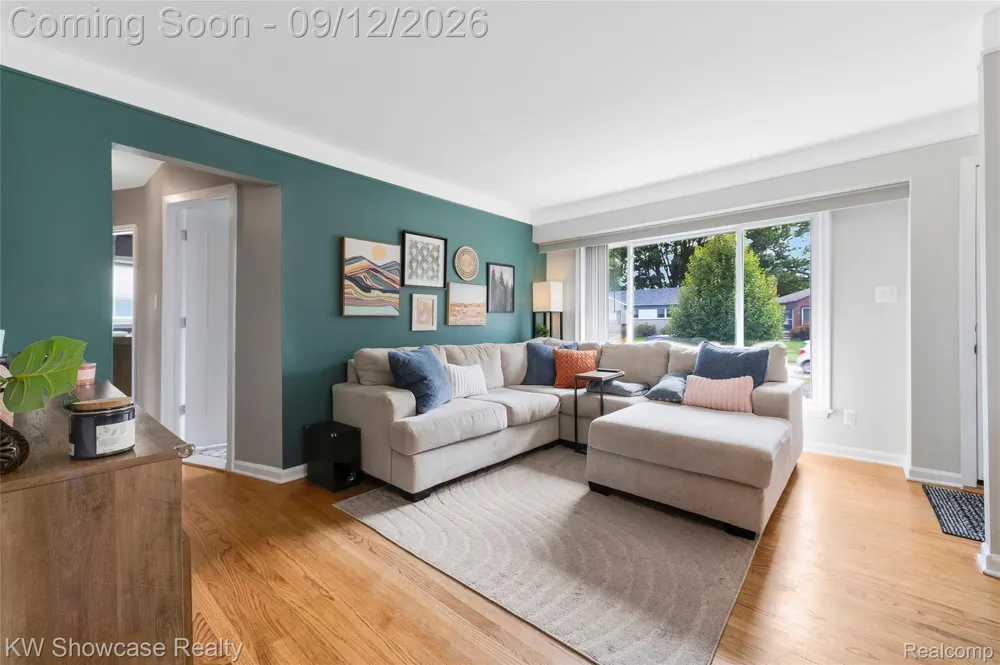 29896 Orangelawn Street Livonia City, MI 48150