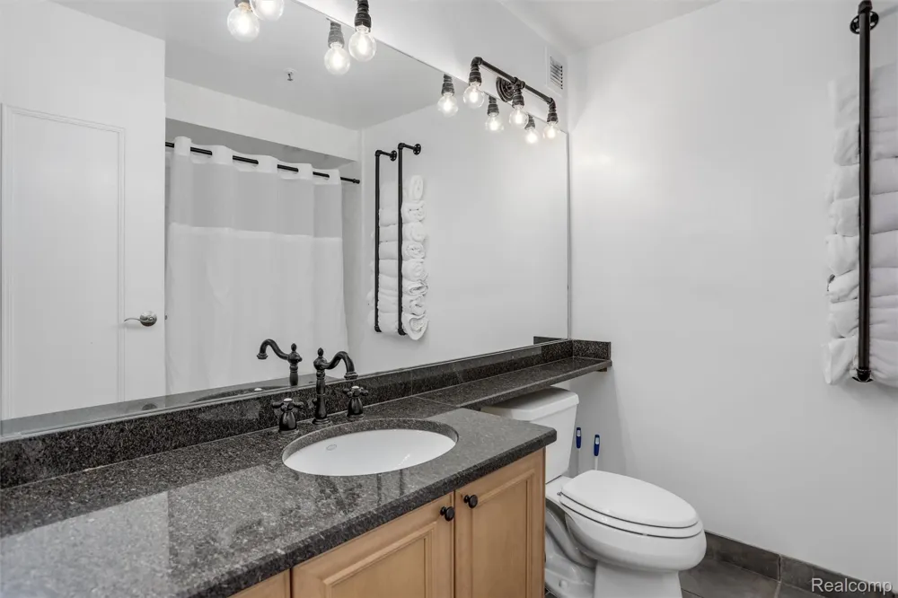1001 W Jefferson Avenue #11B Detroit City, MI 48226