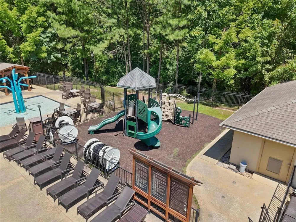 1612 Mountain Shadow Trail Stone Mountain, GA 30087