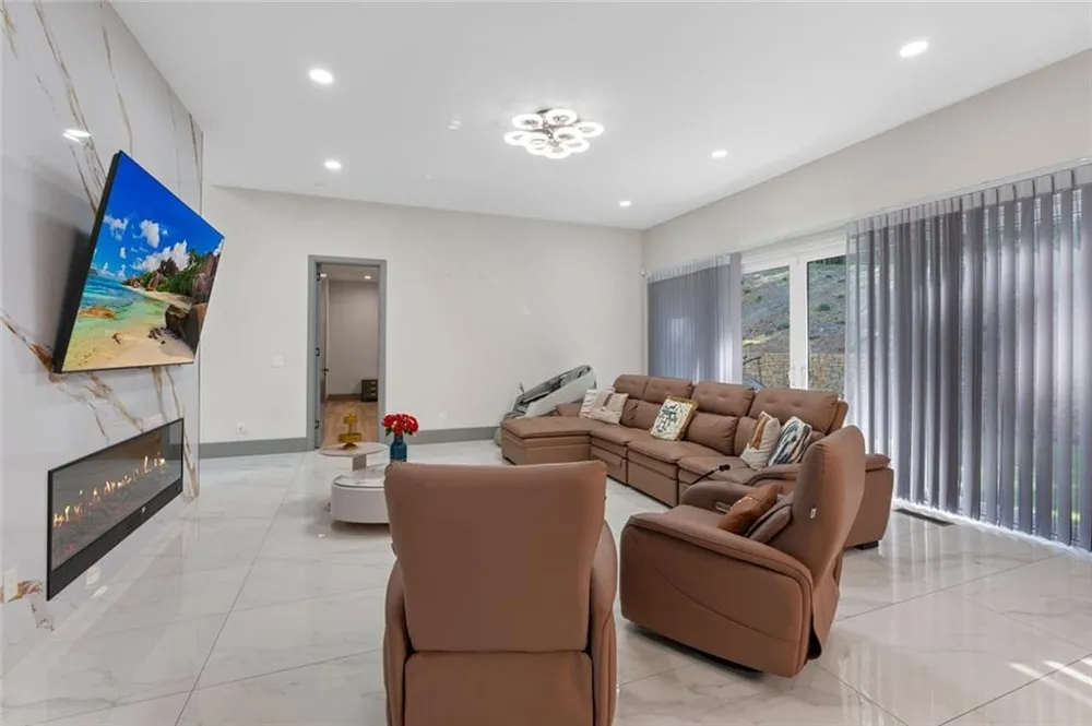 1612 Mountain Shadow Trail Stone Mountain, GA 30087