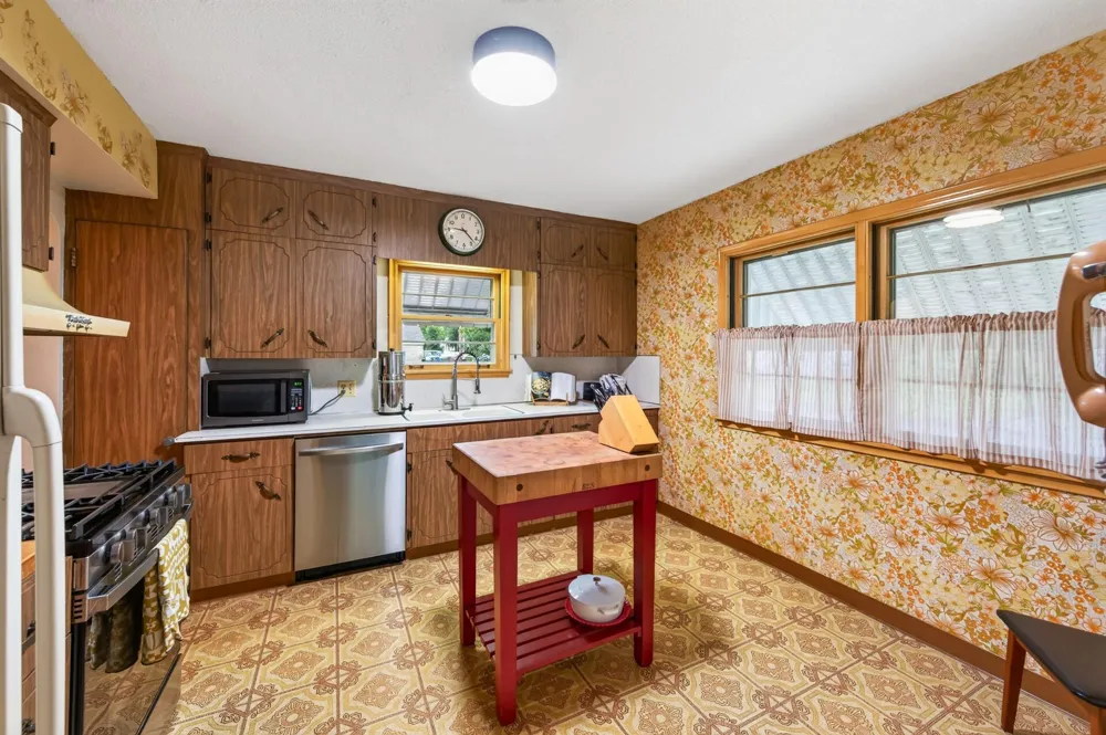 1156 Englewood Avenue Saint Paul, MN 55104