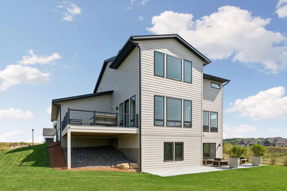19503 Hammock Avenue Lakeville, MN 55044
