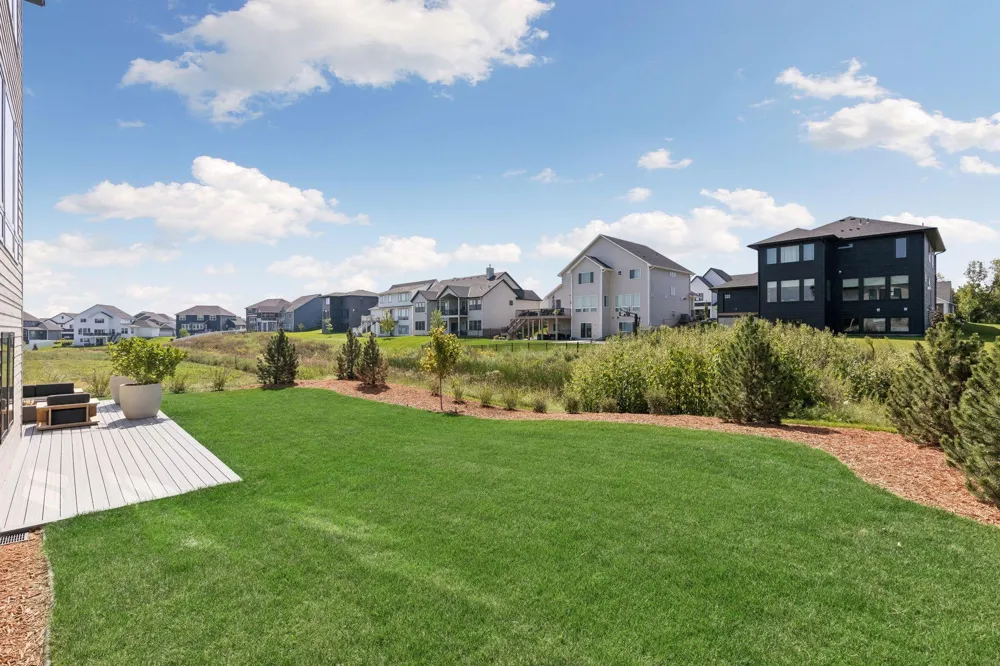 19503 Hammock Avenue Lakeville, MN 55044