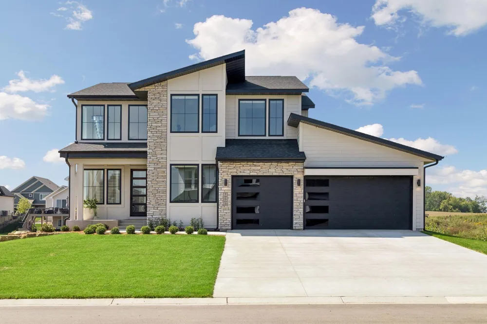 19503 Hammock Avenue Lakeville, MN 55044