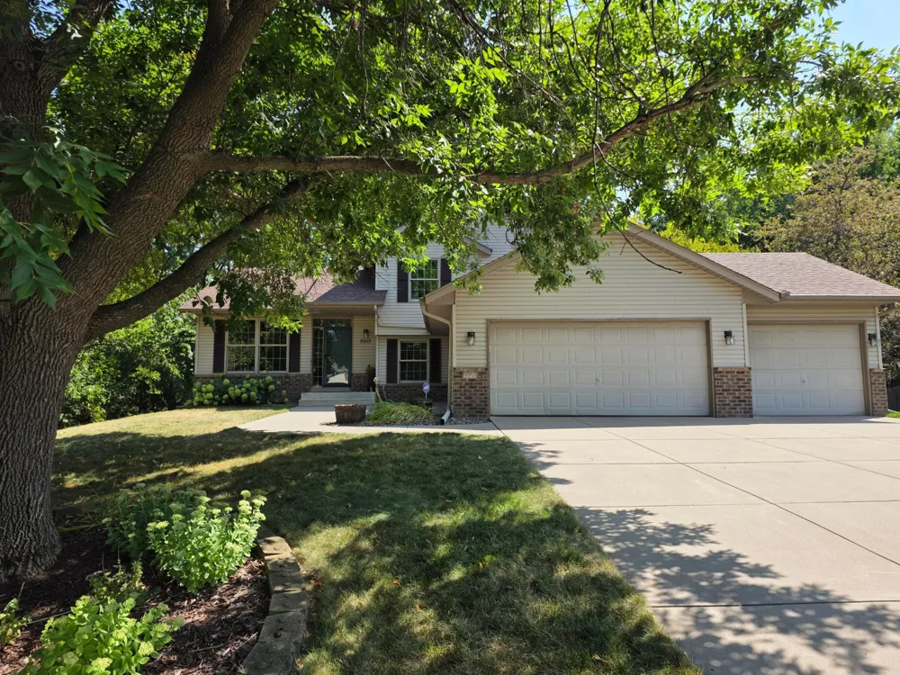 9953 Starlight Drive Woodbury, MN 55125