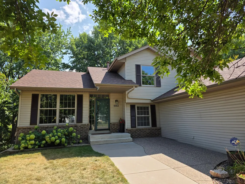 9953 Starlight Drive Woodbury, MN 55125