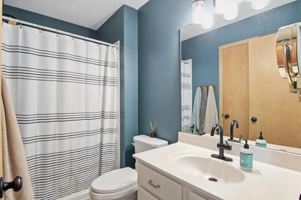 9953 Starlight Drive Woodbury, MN 55125
