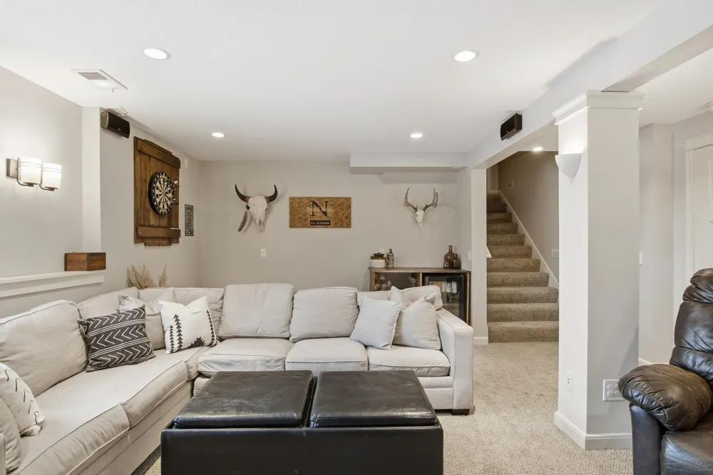 9953 Starlight Drive Woodbury, MN 55125