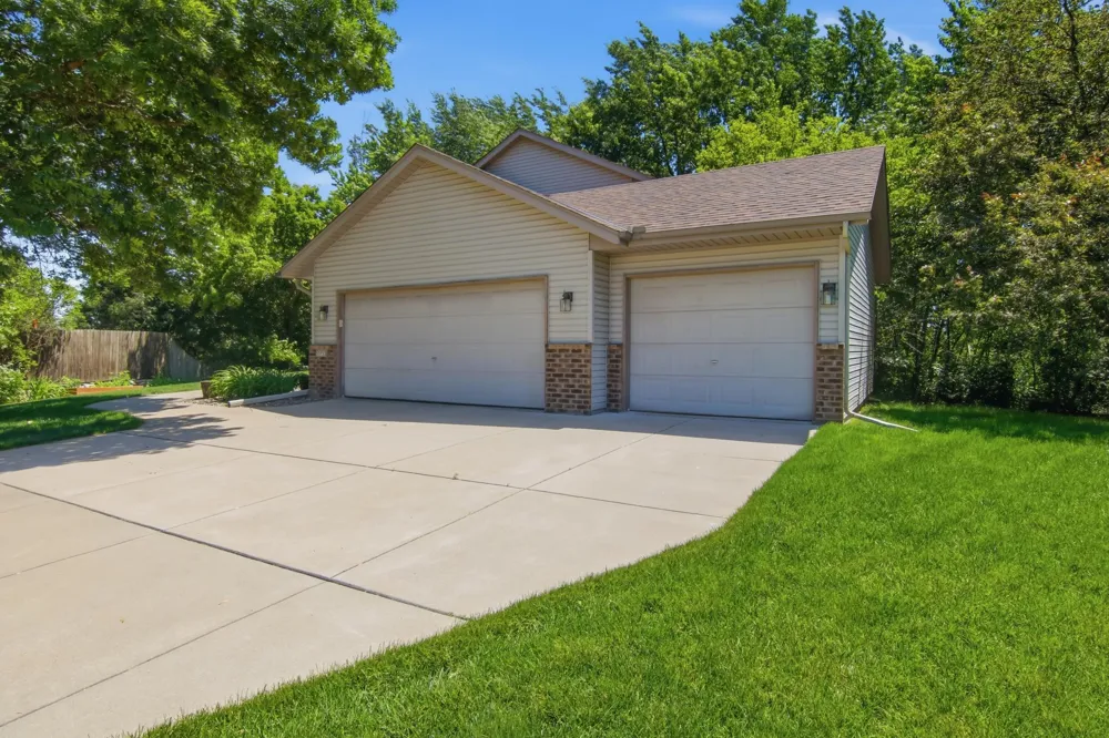 9953 Starlight Drive Woodbury, MN 55125