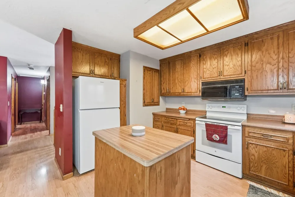 3287 Spruce Trail SW Prior Lake, MN 55372