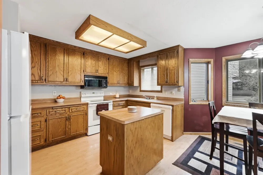 3287 Spruce Trail SW Prior Lake, MN 55372
