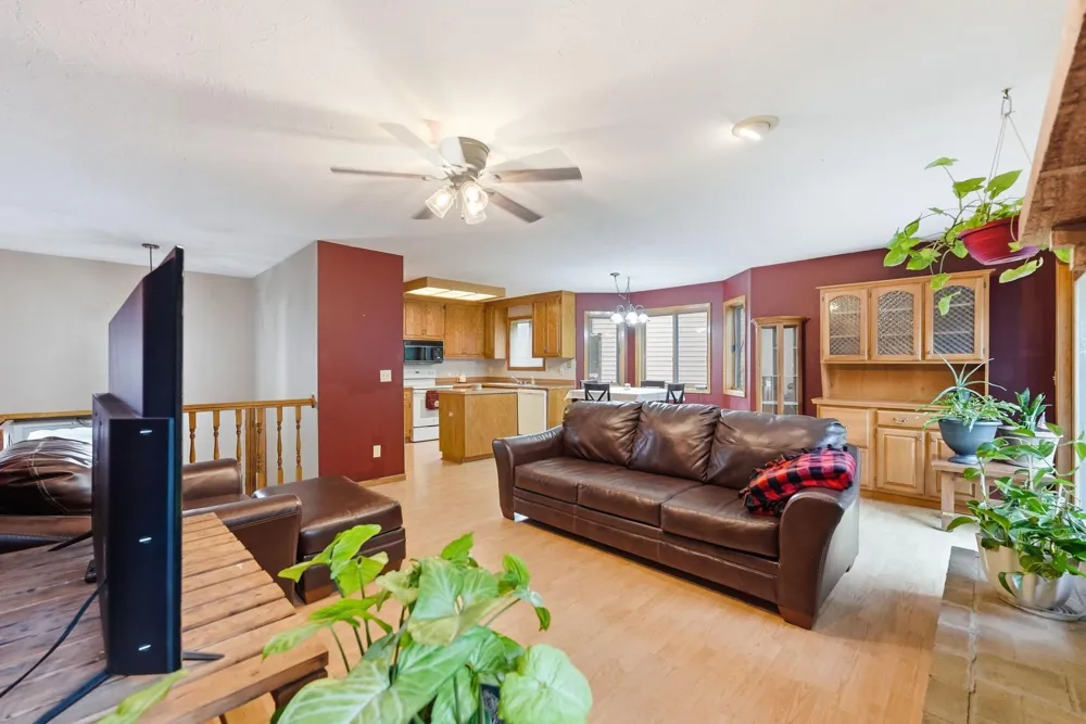 3287 Spruce Trail SW Prior Lake, MN 55372