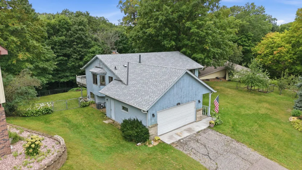 3287 Spruce Trail SW Prior Lake, MN 55372
