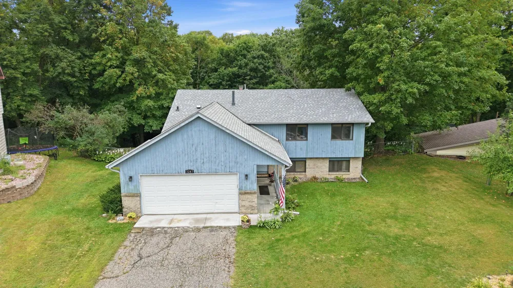 3287 Spruce Trail SW Prior Lake, MN 55372