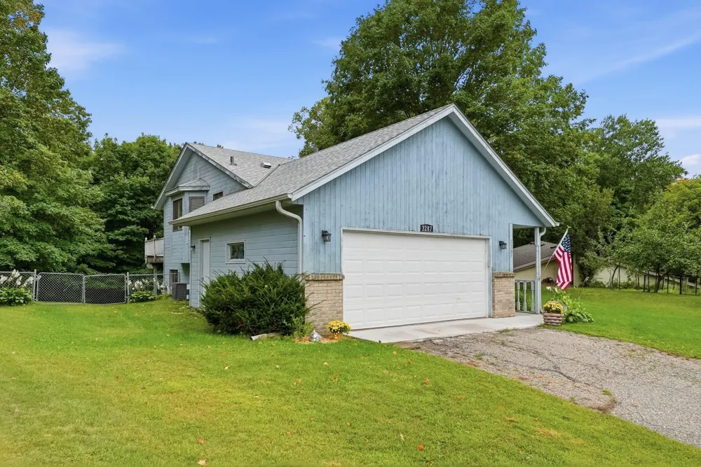 3287 Spruce Trail SW Prior Lake, MN 55372