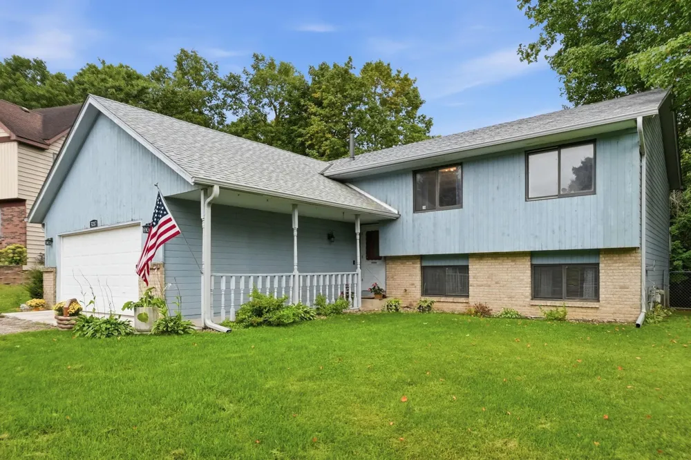 3287 Spruce Trail SW Prior Lake, MN 55372