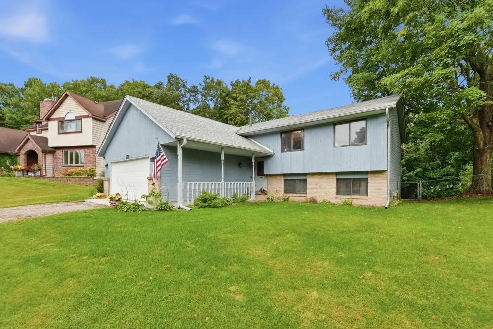 3287 Spruce Trail SW Prior Lake, MN 55372