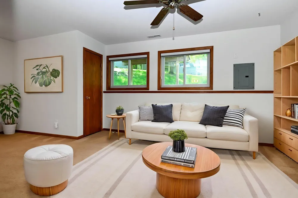 3761 Robin Lane Eagan, MN 55122