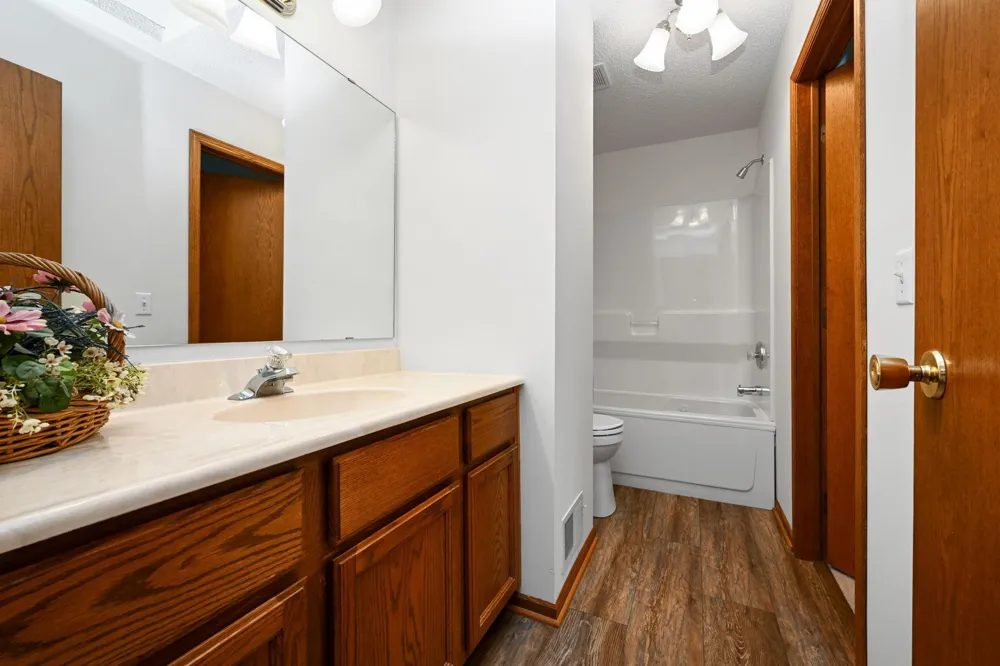 3761 Robin Lane Eagan, MN 55122