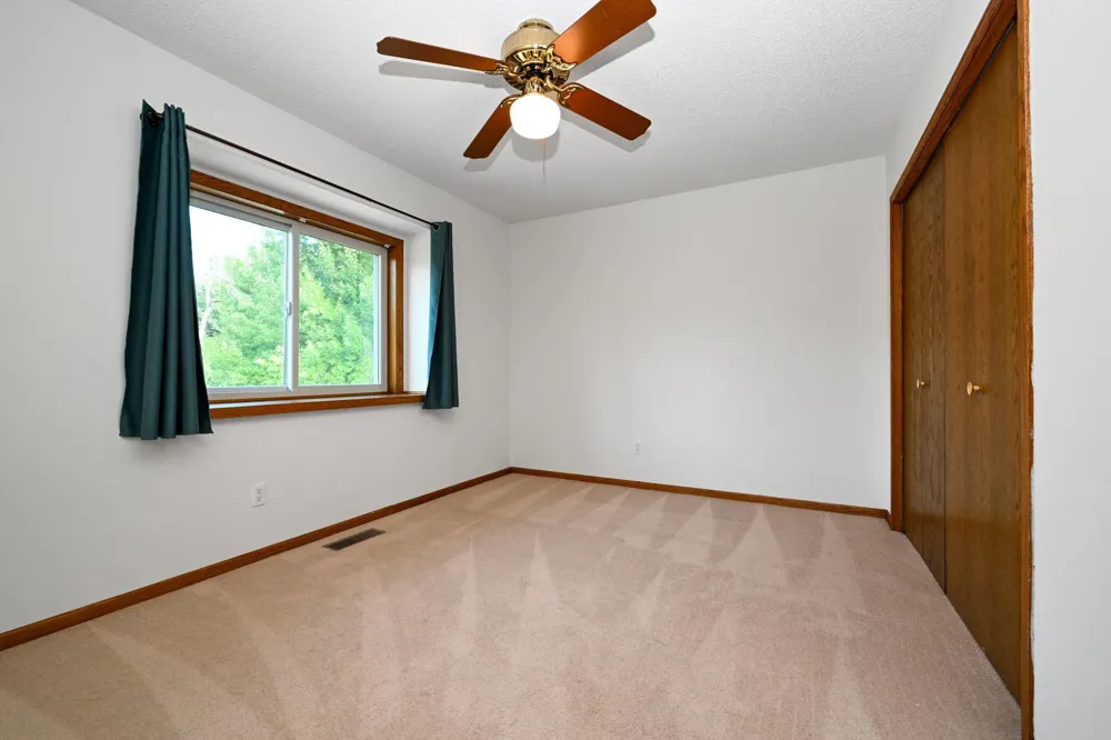 3761 Robin Lane Eagan, MN 55122