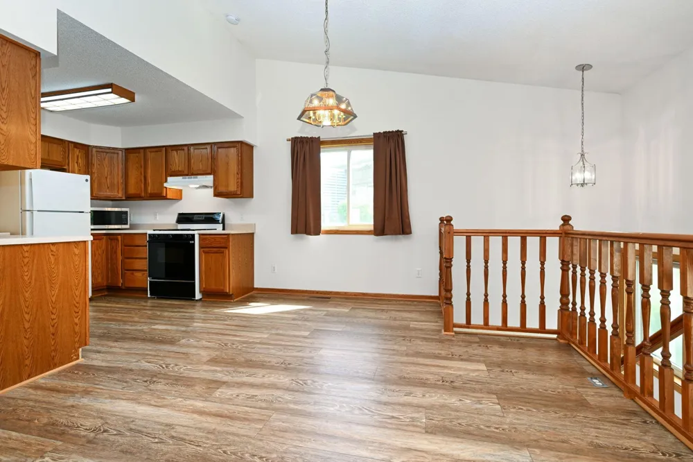 3761 Robin Lane Eagan, MN 55122
