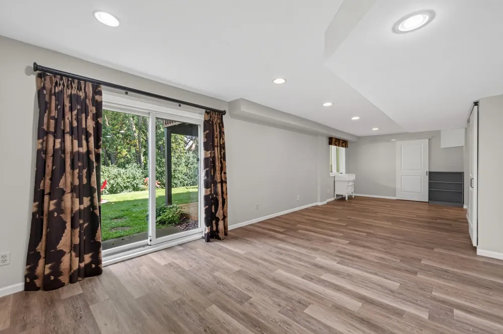 10817 Cambridge Court Burnsville, MN 55337