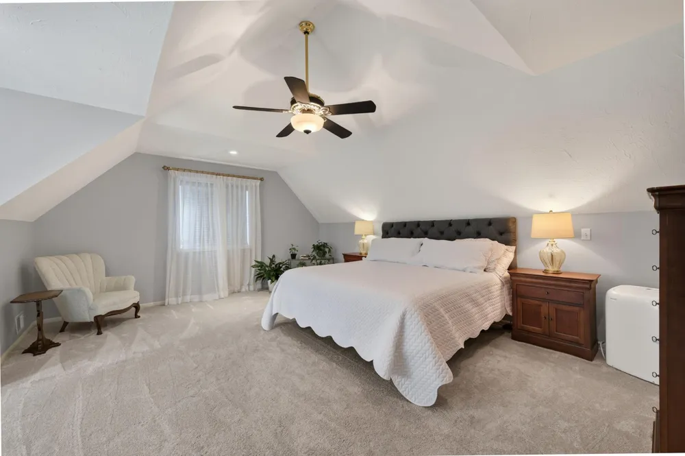 10817 Cambridge Court Burnsville, MN 55337
