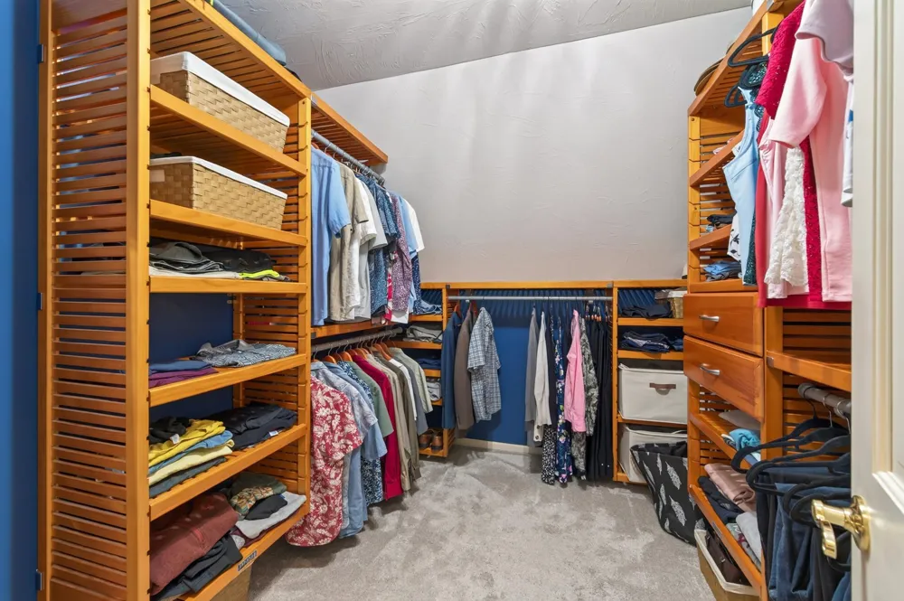 10817 Cambridge Court Burnsville, MN 55337