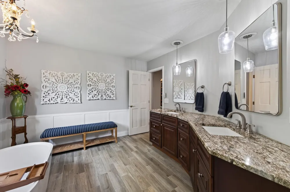 10817 Cambridge Court Burnsville, MN 55337