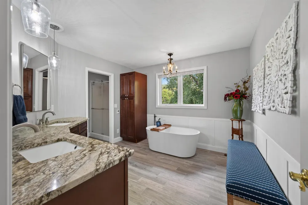 10817 Cambridge Court Burnsville, MN 55337