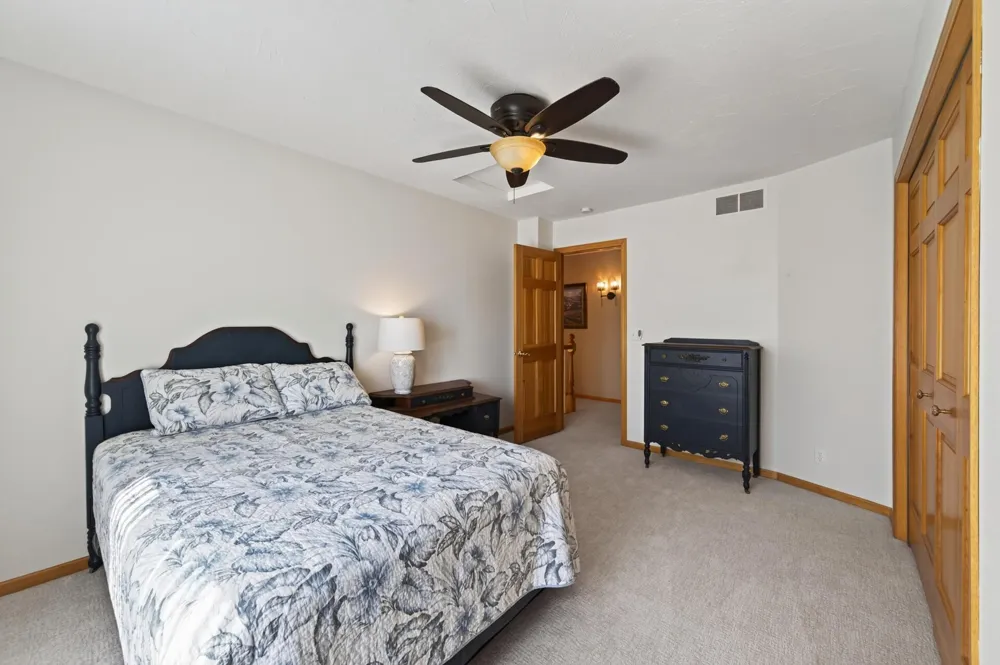 10817 Cambridge Court Burnsville, MN 55337