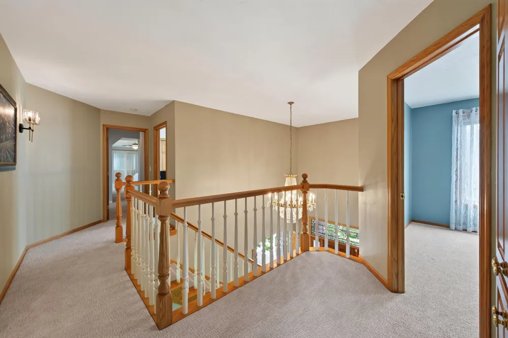 10817 Cambridge Court Burnsville, MN 55337