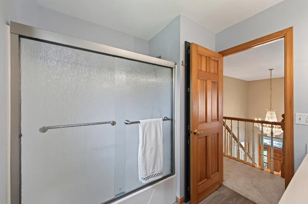 10817 Cambridge Court Burnsville, MN 55337