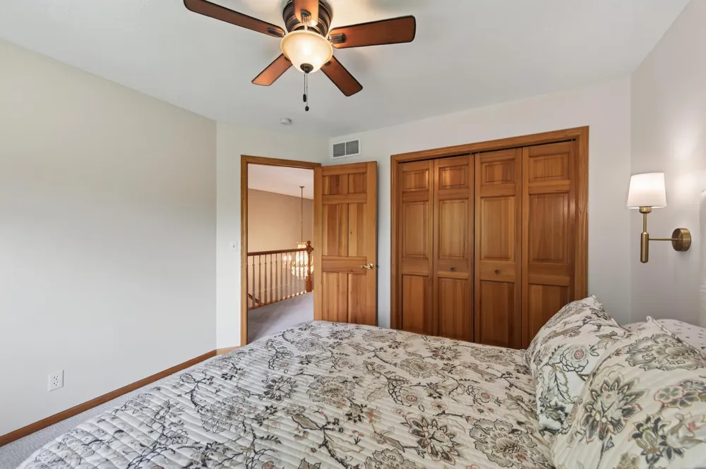 10817 Cambridge Court Burnsville, MN 55337