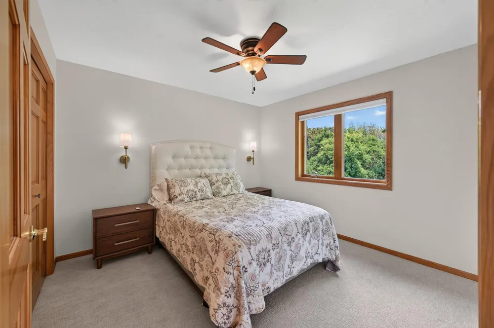 10817 Cambridge Court Burnsville, MN 55337