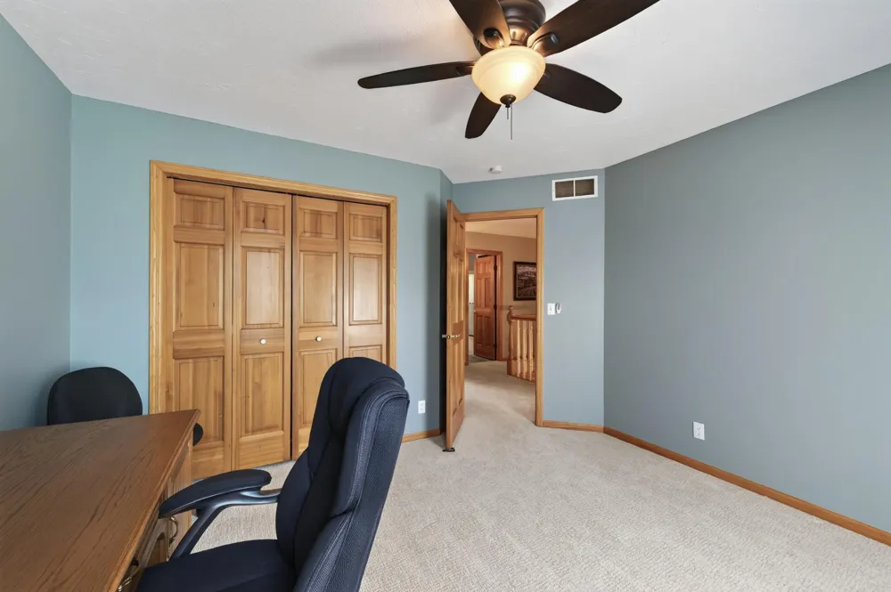 10817 Cambridge Court Burnsville, MN 55337