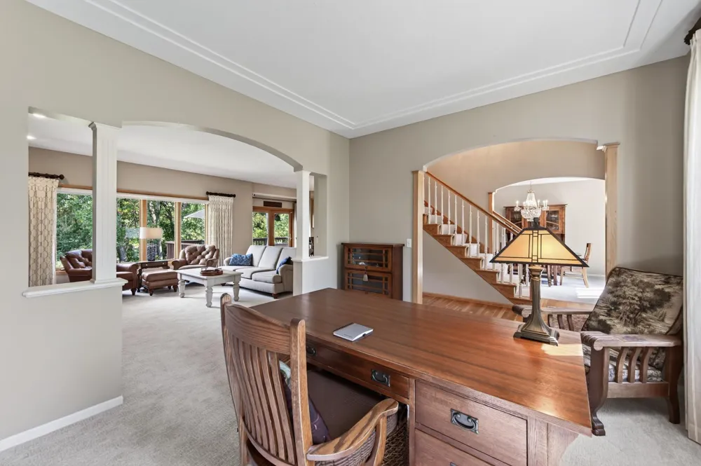 10817 Cambridge Court Burnsville, MN 55337