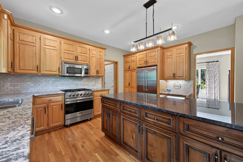 10817 Cambridge Court Burnsville, MN 55337