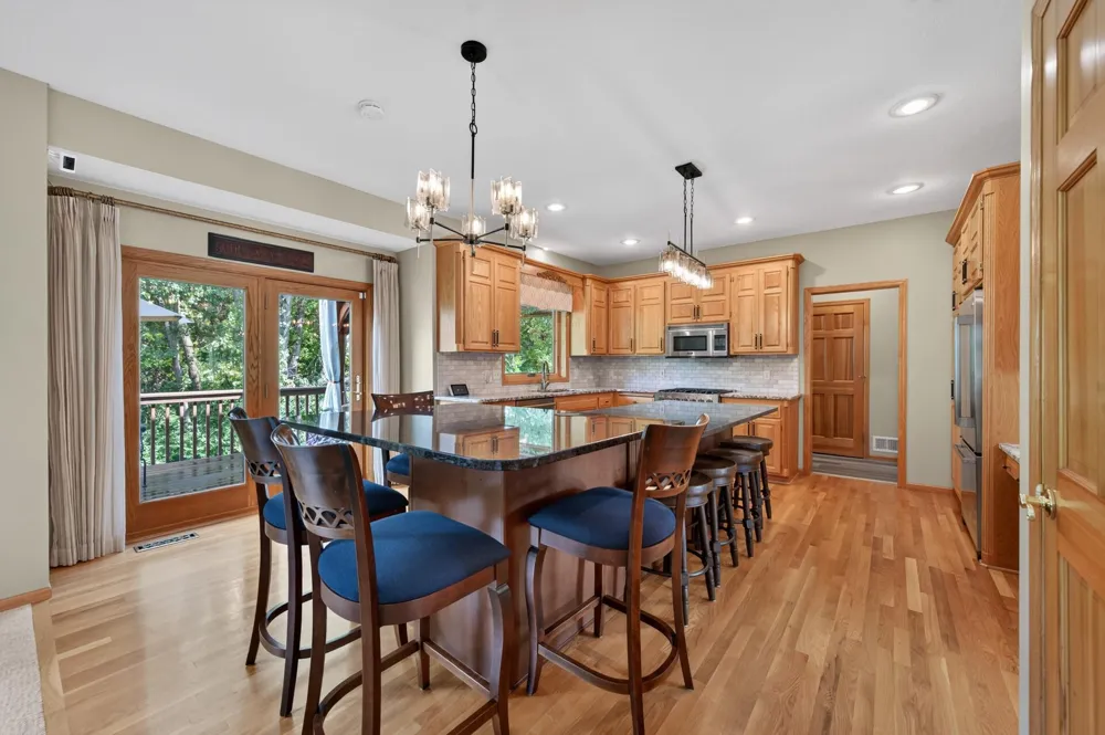10817 Cambridge Court Burnsville, MN 55337