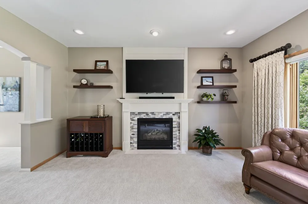 10817 Cambridge Court Burnsville, MN 55337