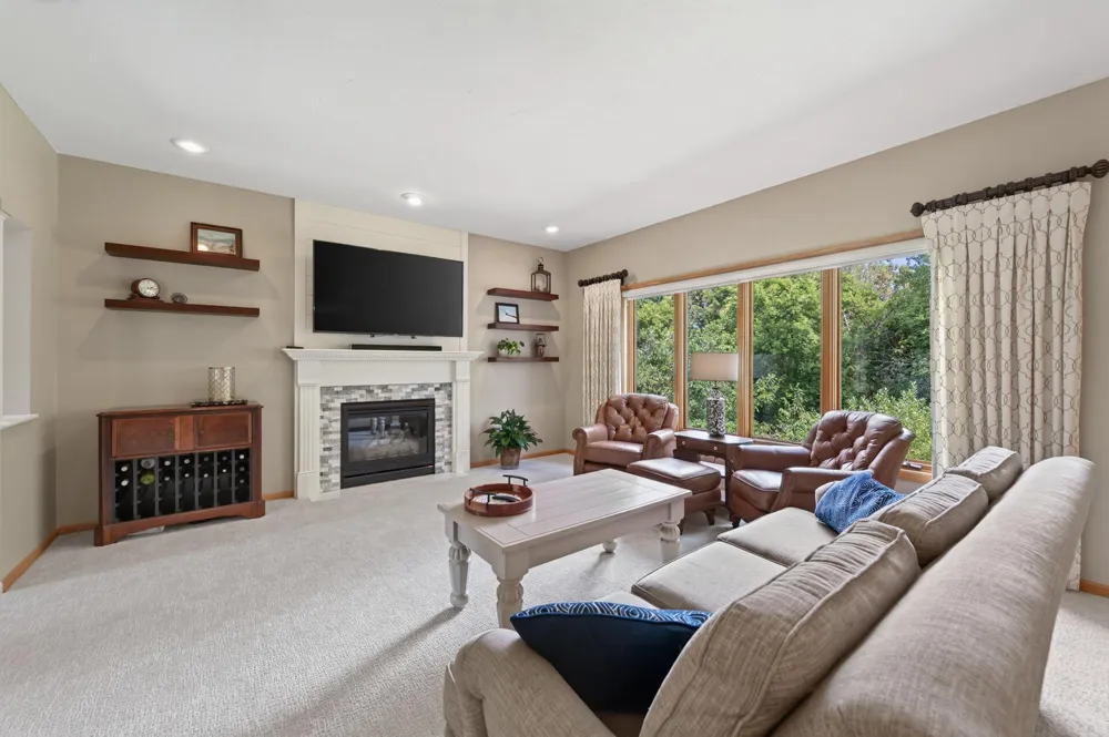 10817 Cambridge Court Burnsville, MN 55337