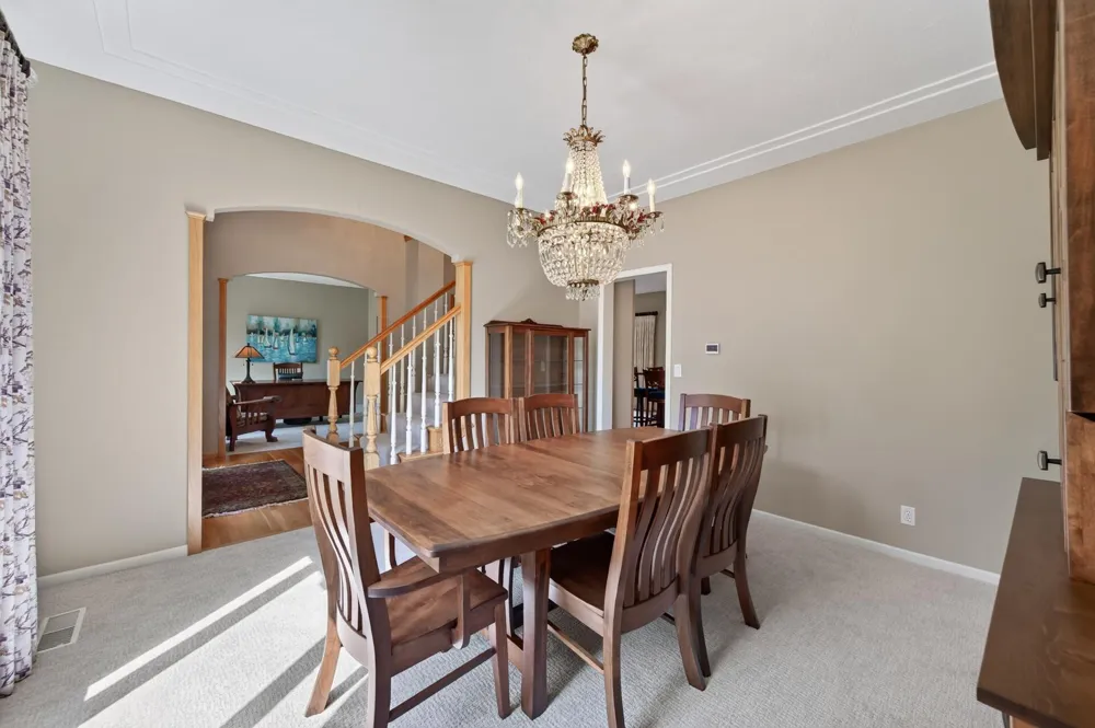 10817 Cambridge Court Burnsville, MN 55337