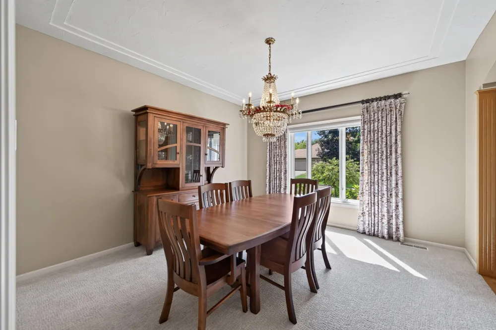 10817 Cambridge Court Burnsville, MN 55337