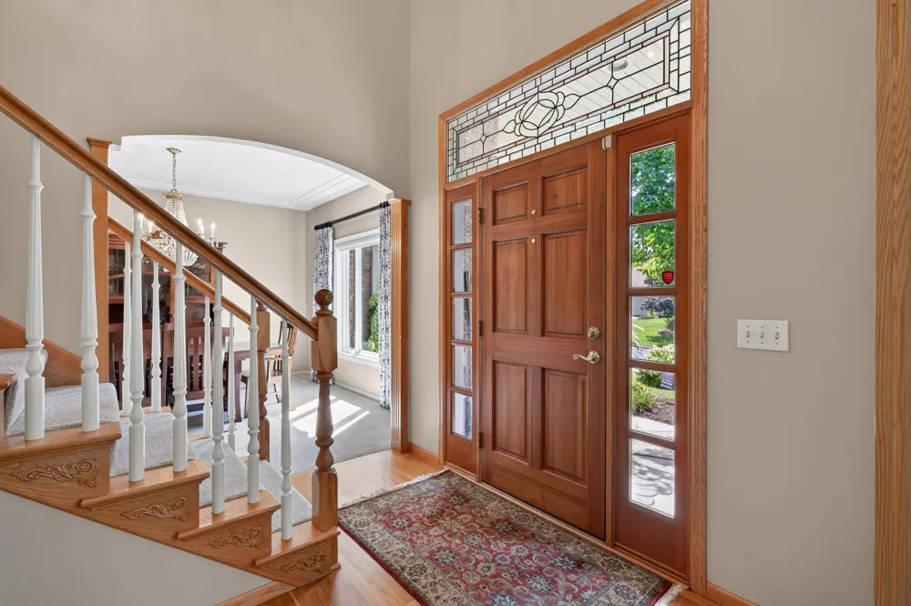 10817 Cambridge Court Burnsville, MN 55337