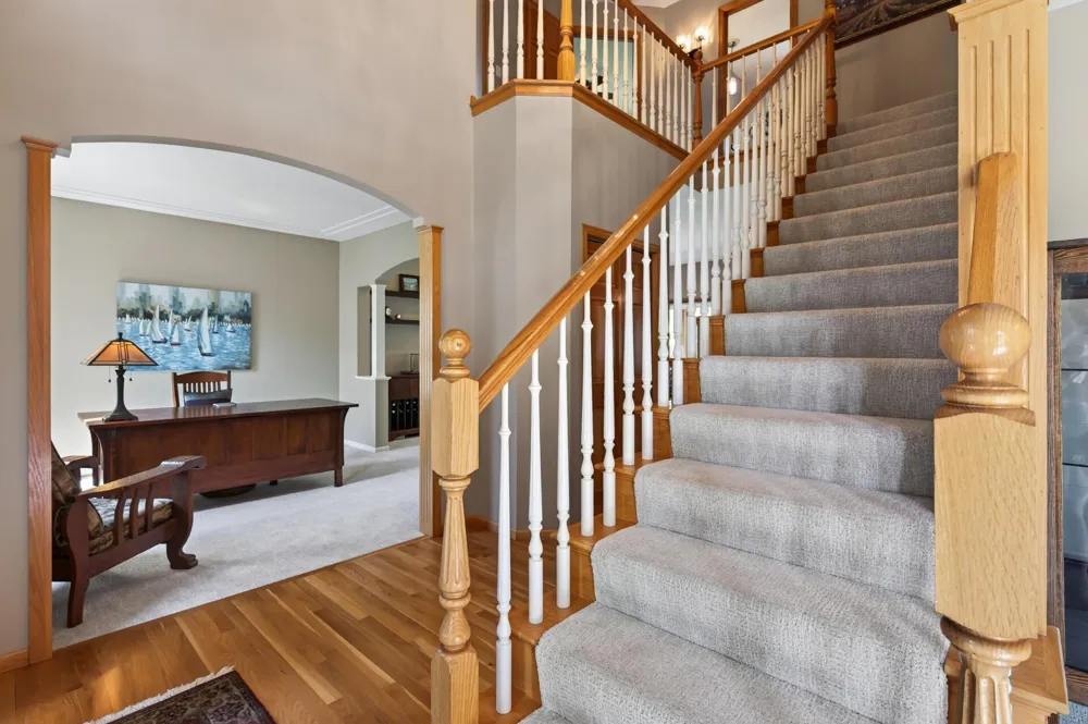 10817 Cambridge Court Burnsville, MN 55337