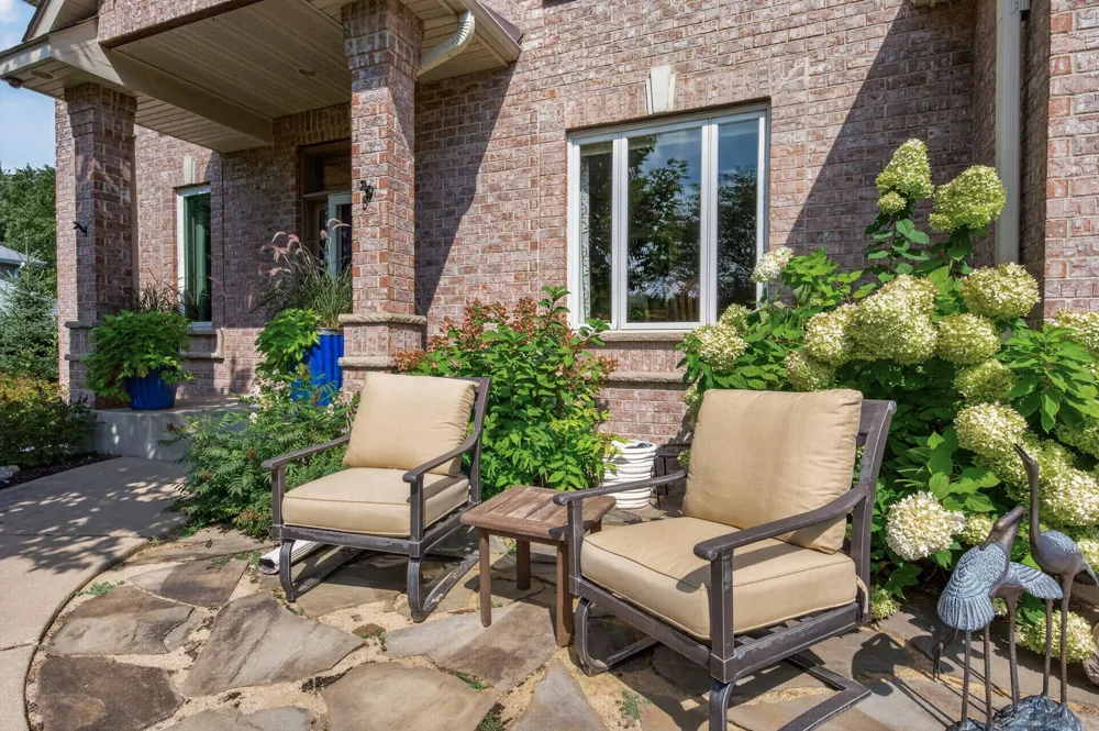 10817 Cambridge Court Burnsville, MN 55337