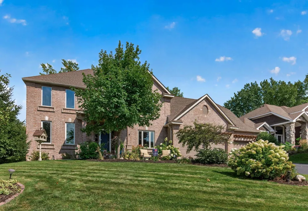 10817 Cambridge Court Burnsville, MN 55337